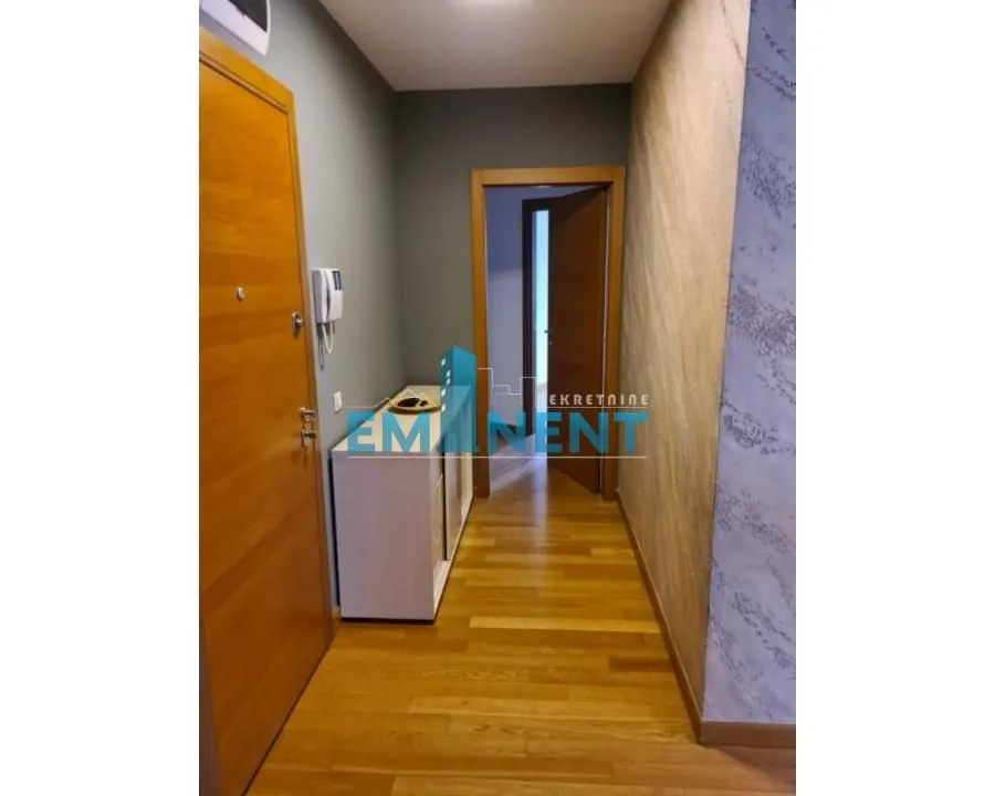Izdavanje, trosoban stan, 82m², Slavija, Vračar Sve Podlokacije