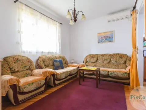Rent, two bedroom apartment, 400m², Tološi, Podgorica - image 1