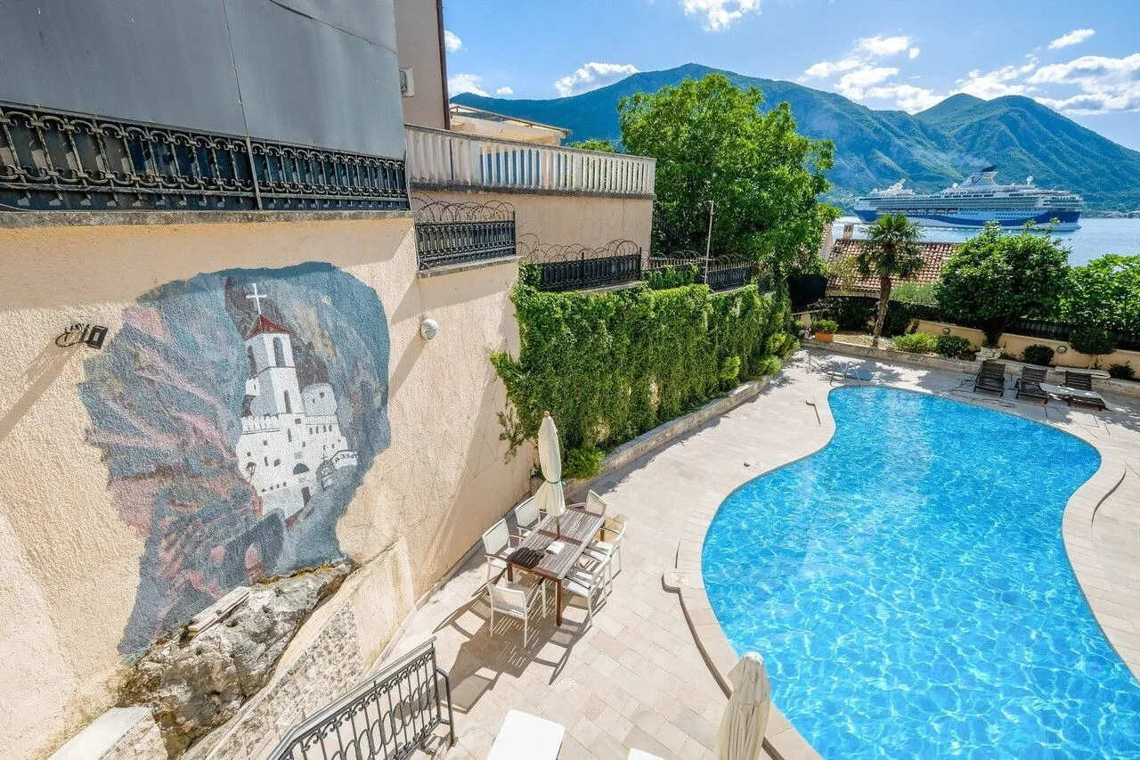 Prodaja, dvosoban stan, 85m², Dobrota, Kotor