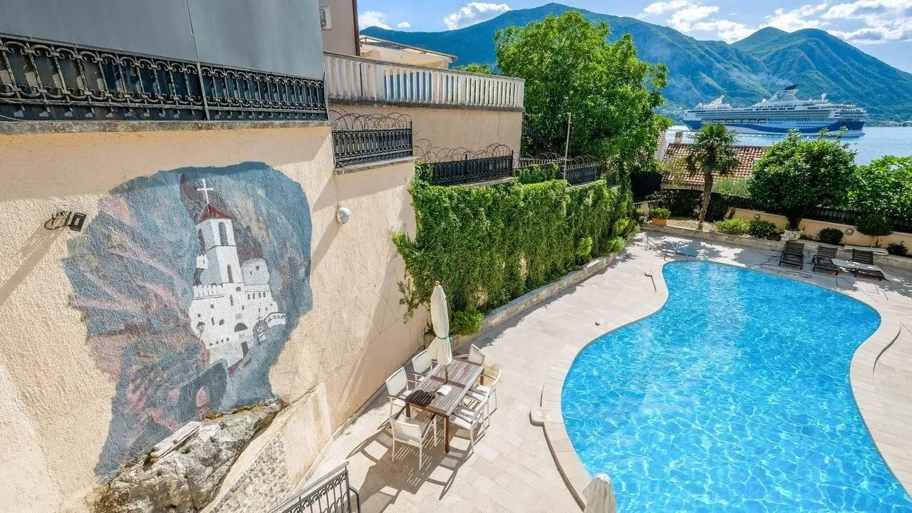 Prodaja, dvosoban stan, 85m², Dobrota, Kotor