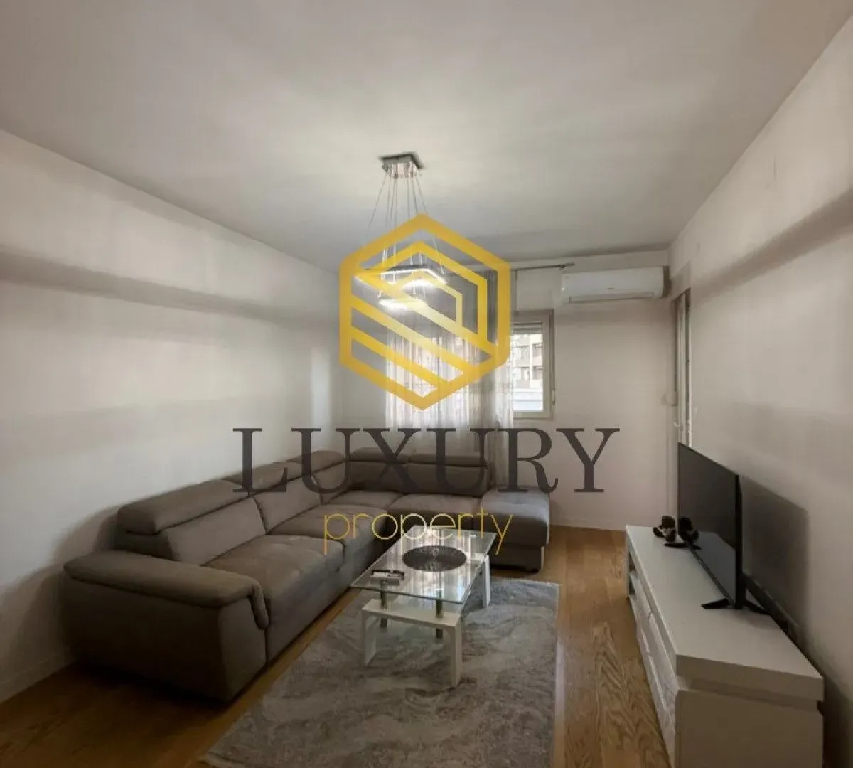 Izdavanje, jednosoban stan, 49m², Central Point, Podgorica