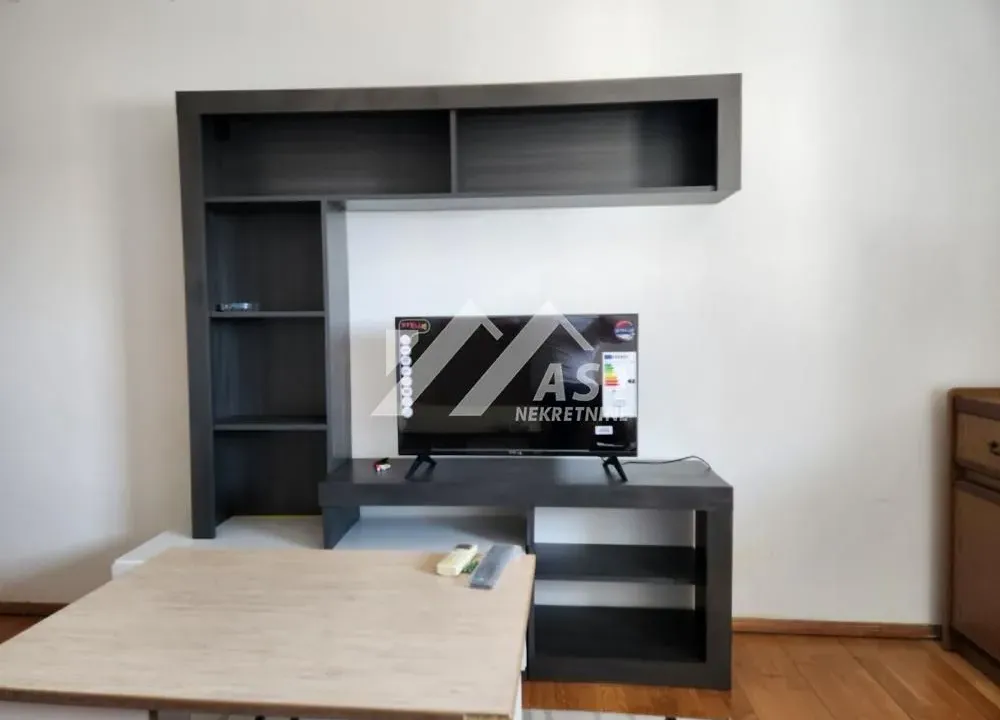 Izdavanje, jednosoban stan, 35m², Grbavica, Novi Sad Sve Podlokacije