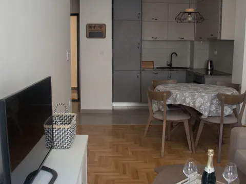 Izdavanje, jednosoban stan, 42m², Budva, Crna Gora - image 1