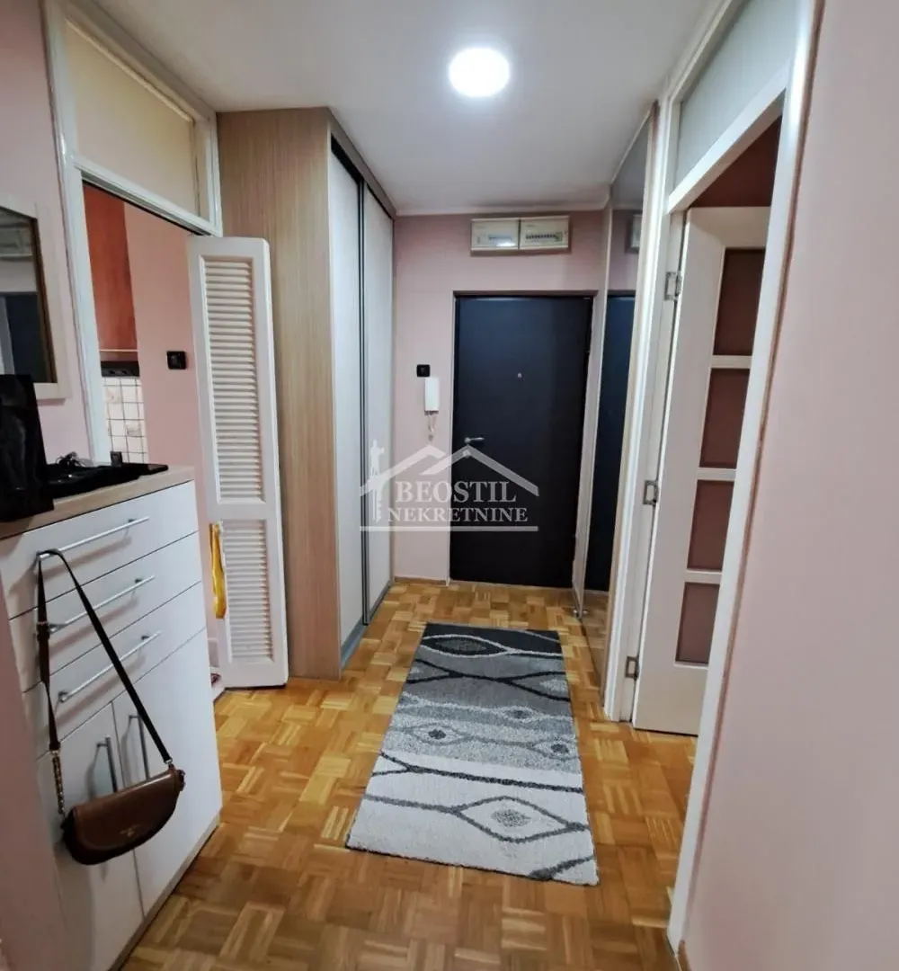 Izdavanje, trosoban stan, 82m², Lion, Zvezdara Sve Podlokacije