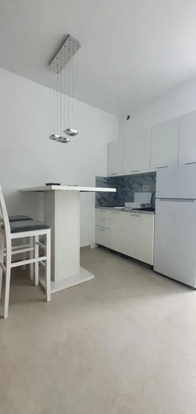 Izdavanje, garsonjera, 30m², Centar, Budva