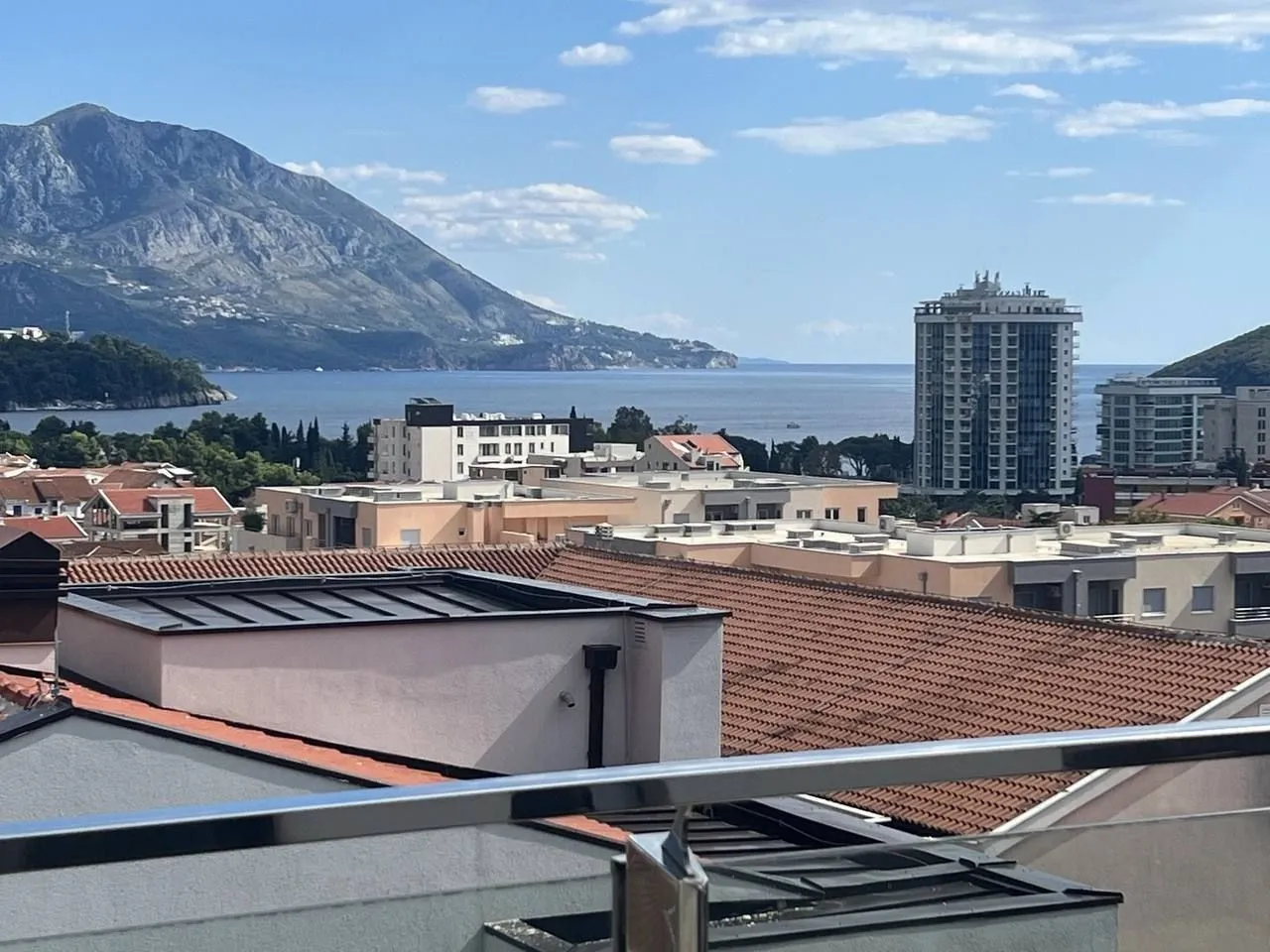 Rent, one bedroom apartment, 80m², Rozino, Budva