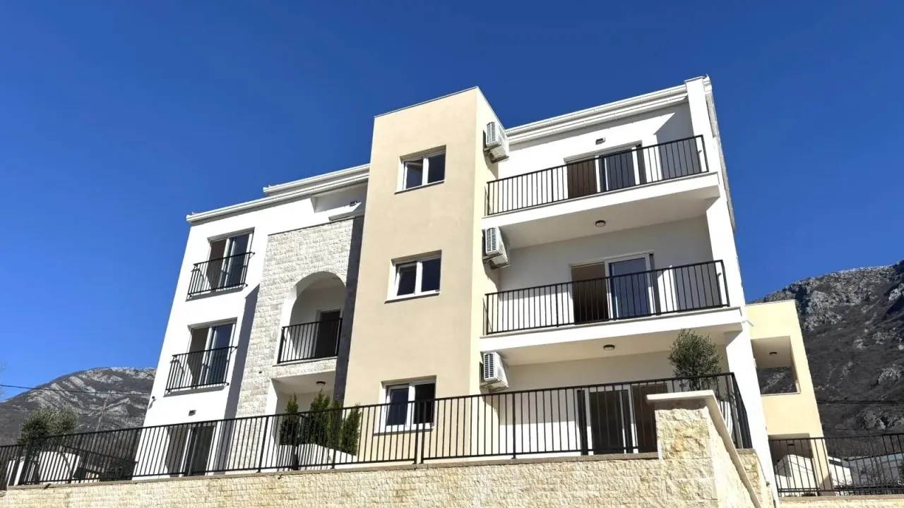 Sale, two bedroom apartment, 61m², Sutomore, Bar