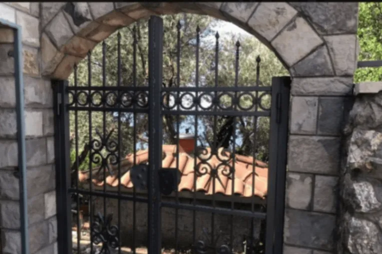 Sale, house, 413m², Reževići, Budva