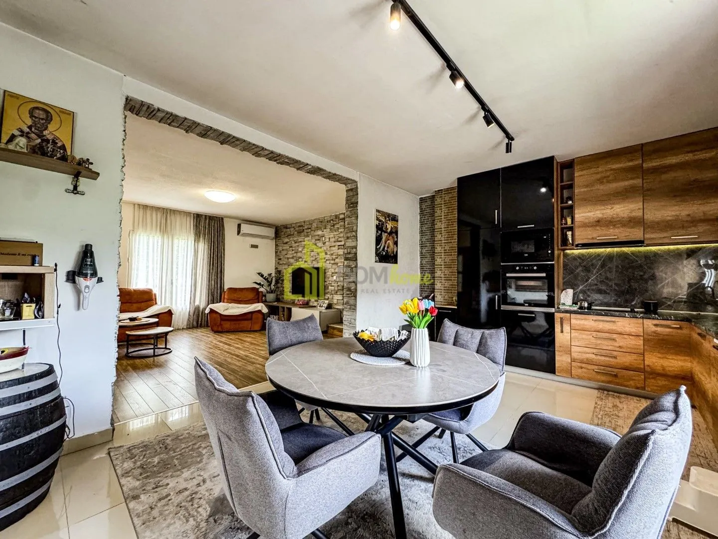 Prodaja, kuća, 273m², Doljani, Podgorica