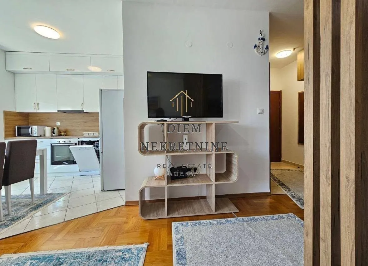 Rent, one bedroom apartment, 40m², Centar, Bar