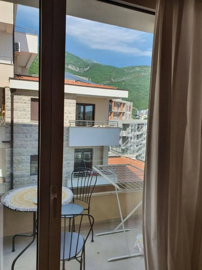 Rent, one bedroom apartment, 45m², Bečići, Budva