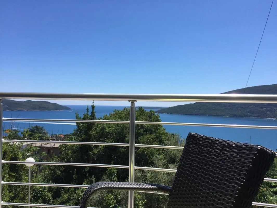 Prodaja, dvosoban stan, 82m², Herceg Novi, Crna Gora