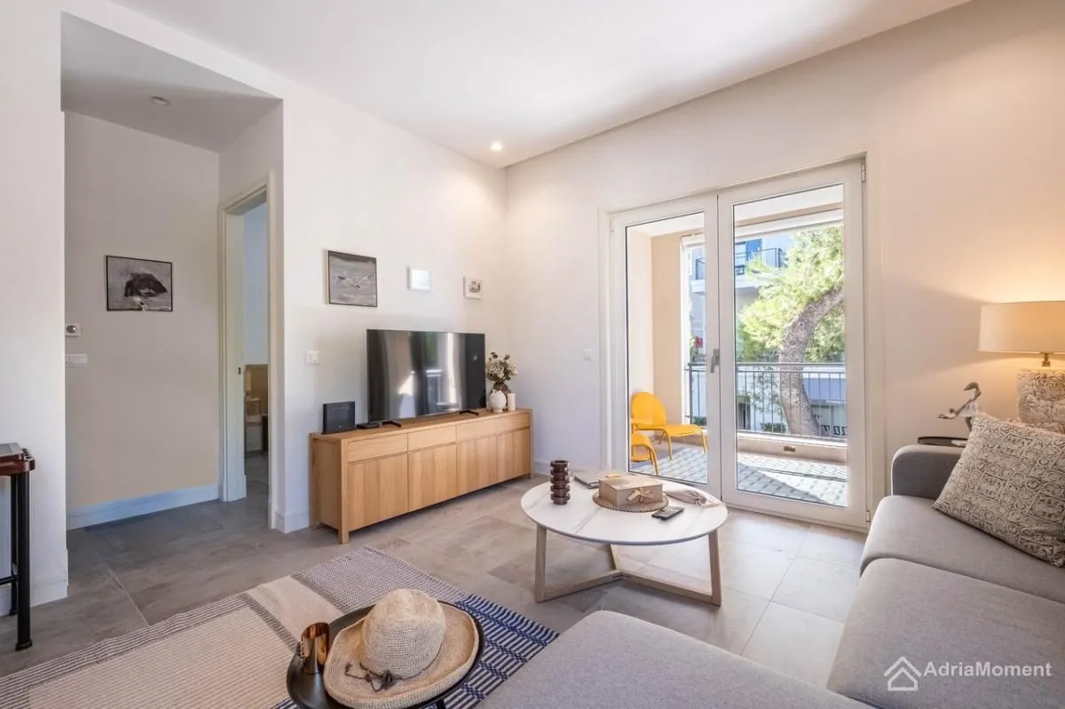 Prodaja, jednosoban stan, 57m², Radovići, Tivat