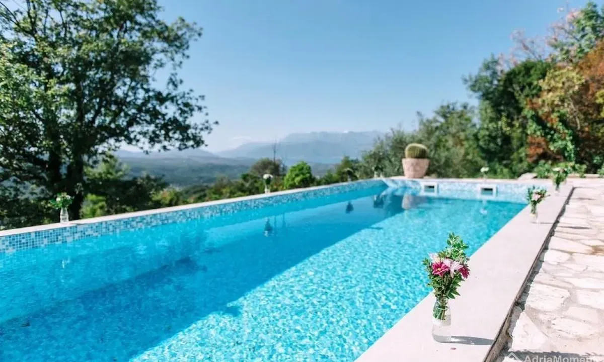 Sale, house, 392m², Prijeradi, Kotor