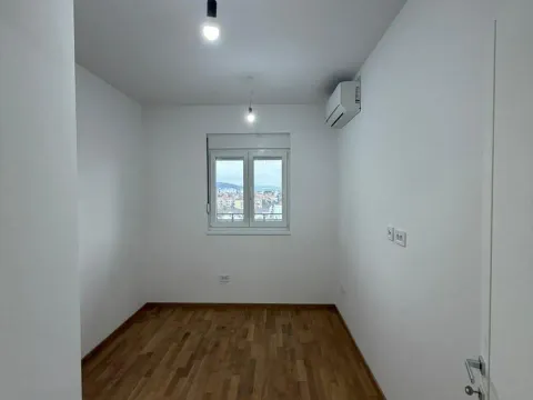 Prodaja, trosoban stan, 105m², Stari Aerodrom, Podgorica - image 9