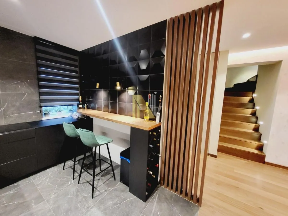 Prodaja, četvorosoban stan, 122m², Grbavica, Novi Sad Sve Podlokacije