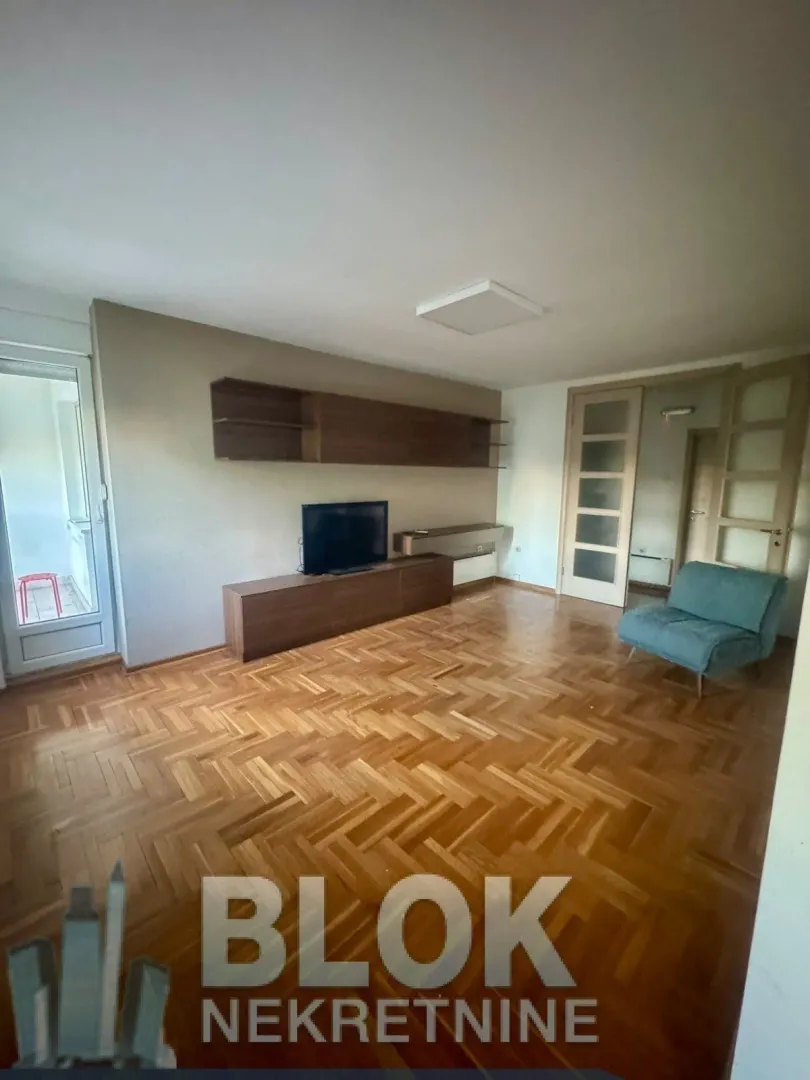 Izdavanje, dvosoban stan, 90m², Preko Morače, Podgorica