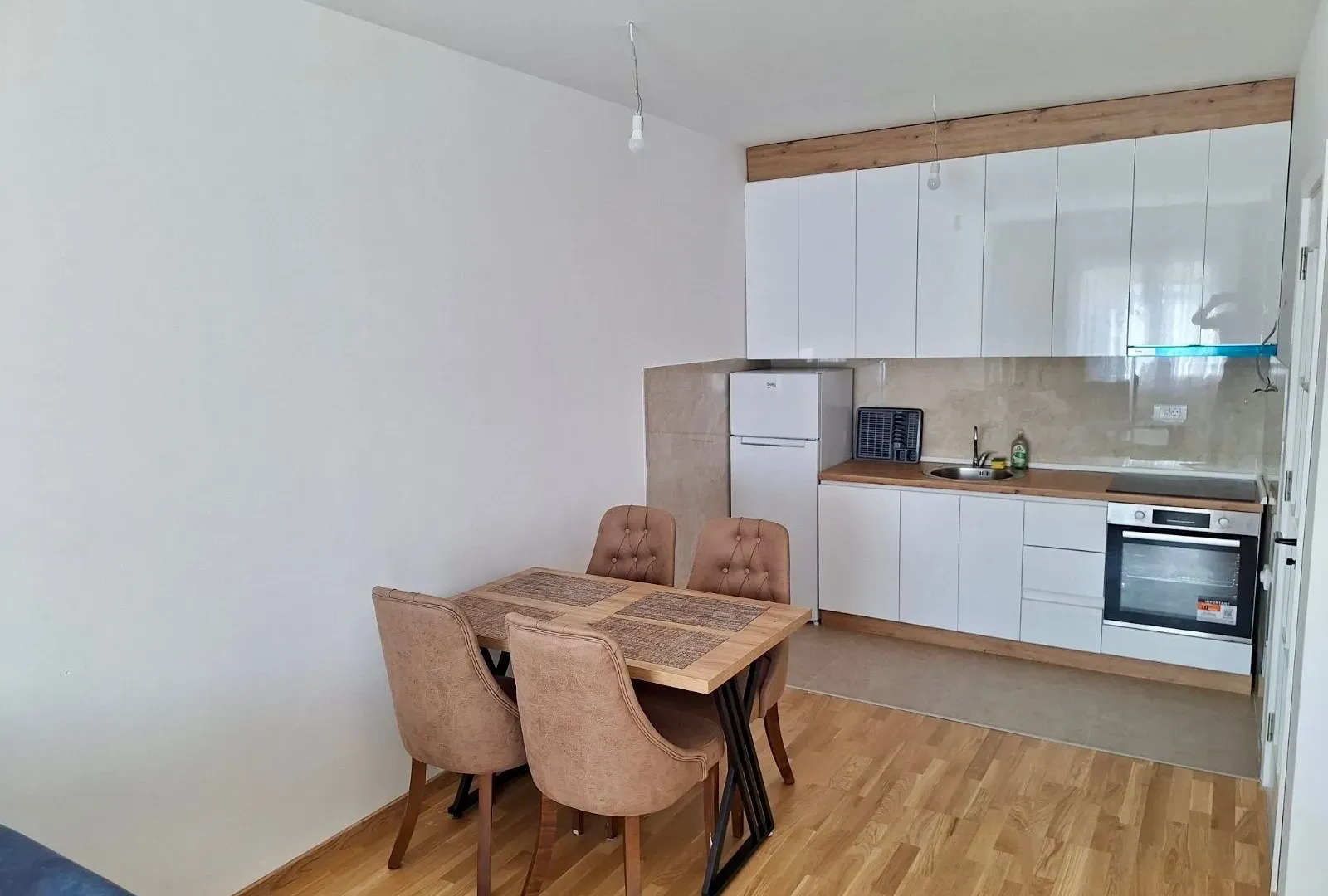 Izdavanje, jednosoban stan, 43m², Ilino, Bar