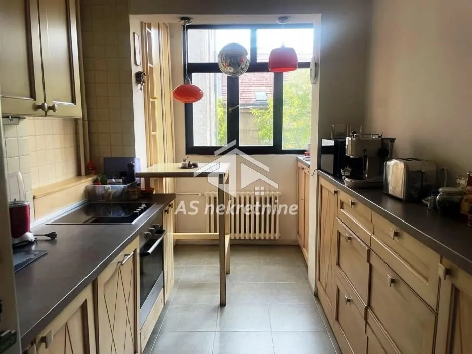 Rent, three bedroom apartment, 70m², Vračar Sve Podlokacije, Beograd