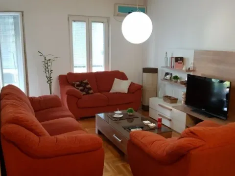 Izdavanje, jednosoban stan, 42m², Kod Big Fashion-a, Podgorica - image 9