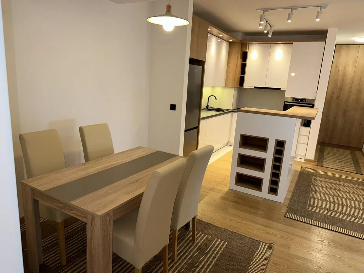 Izdavanje, četvorosoban stan, 102m², Crveni Krst, Beograd