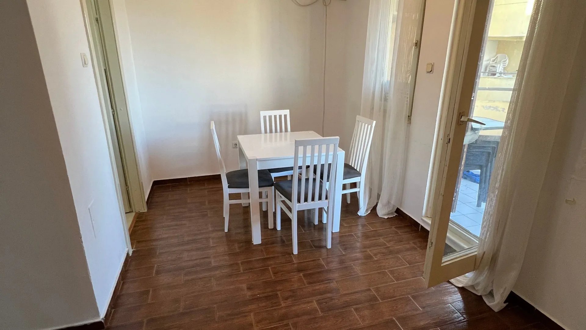 Izdavanje, dvosoban stan, 75m², Centar, Bar