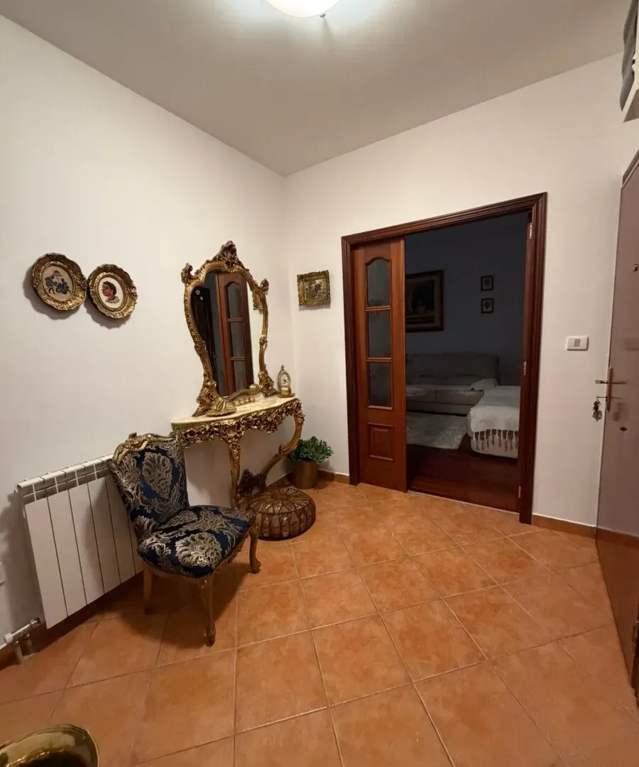 Izdavanje, trosoban stan, 100m², Gorica C, Podgorica