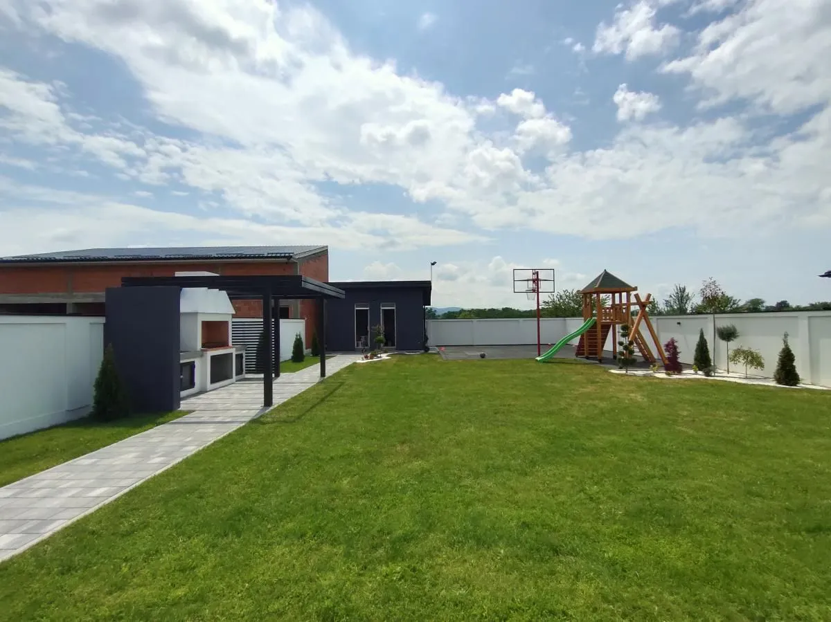 Prodaja, kuća, 200m², Veternik, Novi Sad Sve Podlokacije