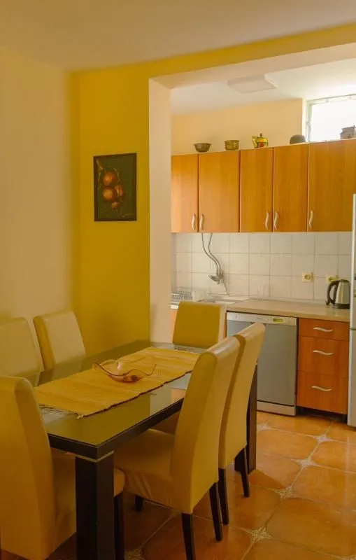 Prodaja, kuća, 400m², Zagorič, Podgorica