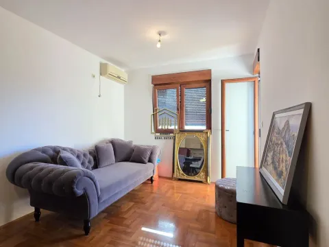 Prodaja, jednosoban stan, 39m², Stari Aerodrom, Podgorica - image 1