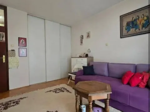 Prodaja, trosoban stan, 108m², Malo Brdo, Podgorica - image 2