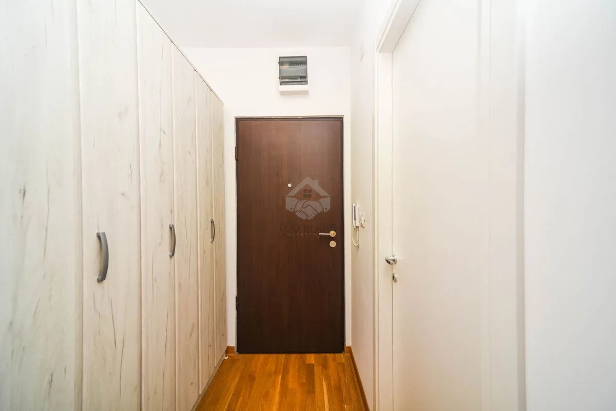Rent, one bedroom apartment, 30m², City Kej, Podgorica