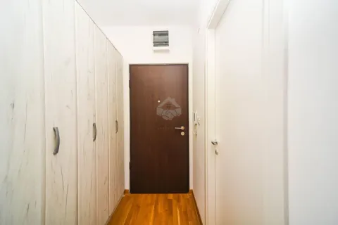 Rent, one bedroom apartment, 30m², City Kej, Podgorica - image 9