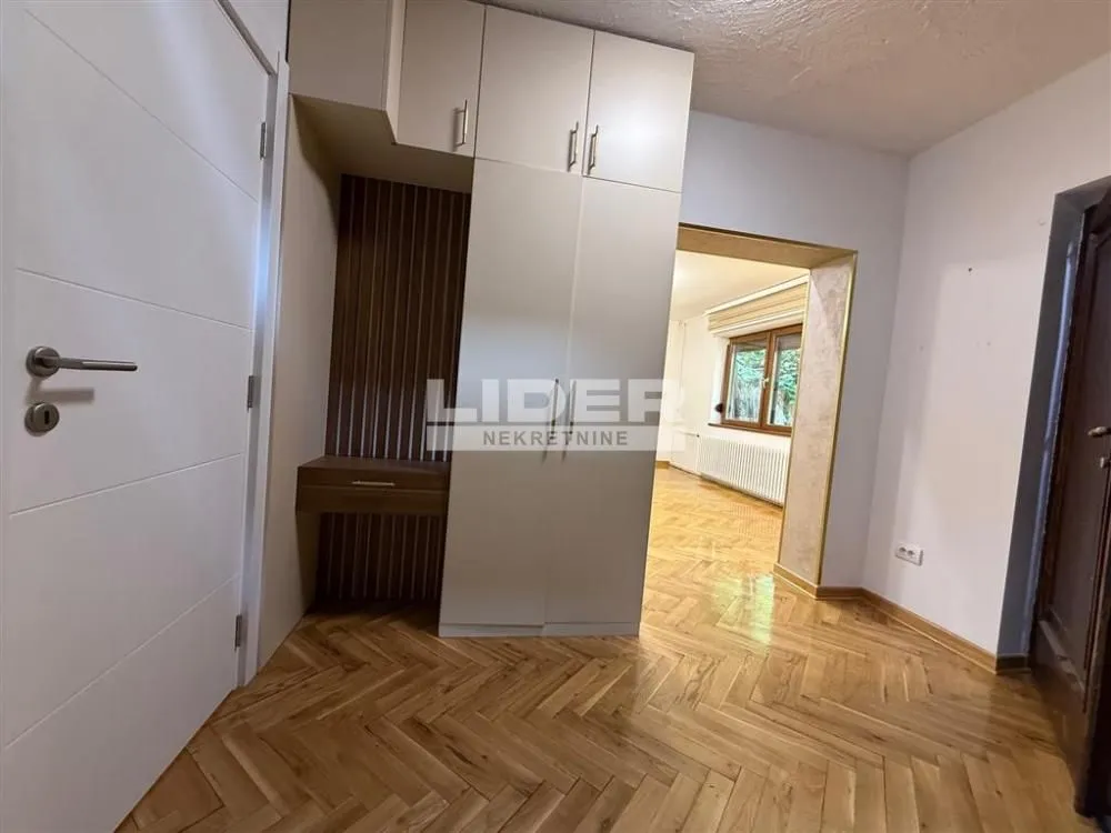 Izdavanje, kuća, 150m², Savski Venac, Beograd