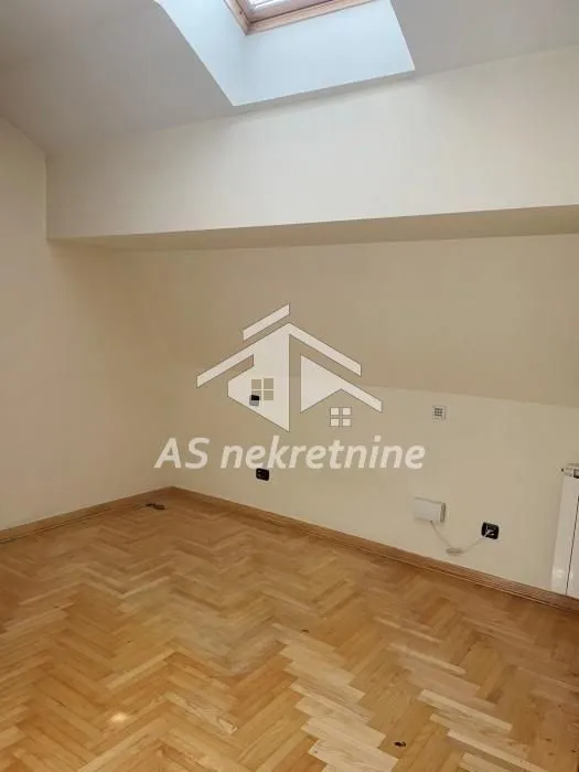 Izdavanje, stan, 207m², Kalenić Pijaca, Vračar Sve Podlokacije