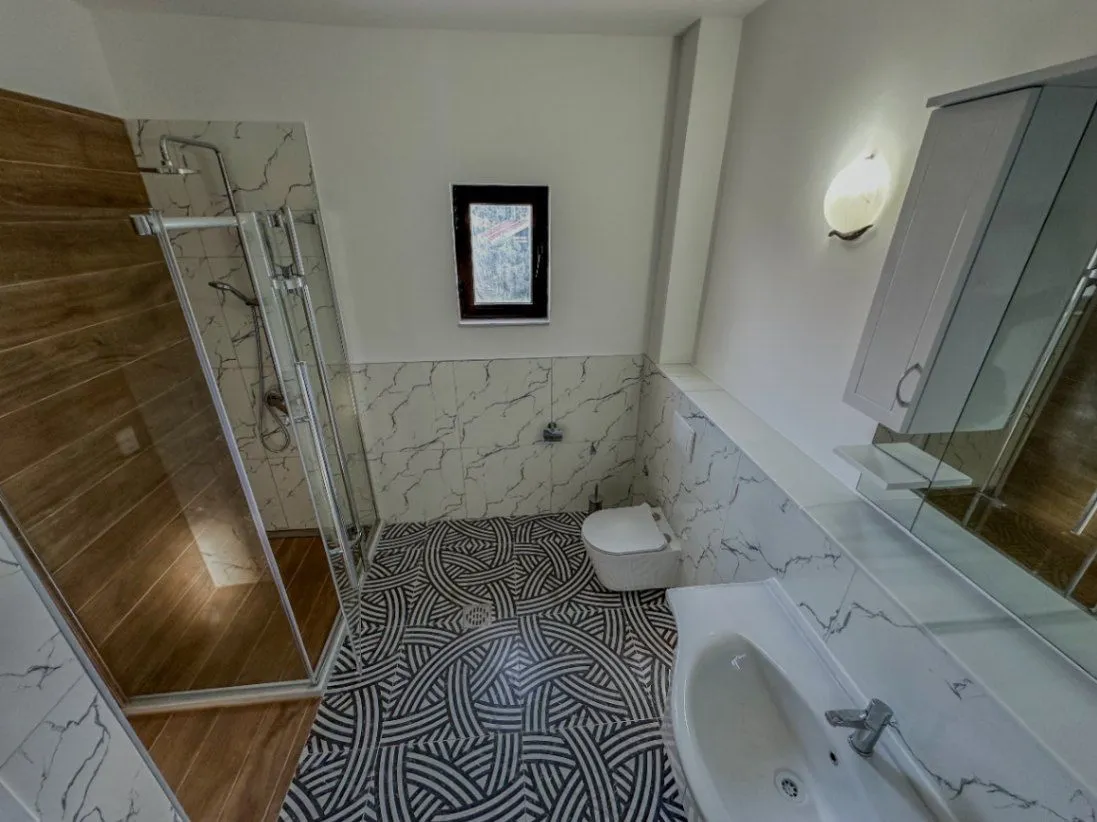 Prodaja, kuća, 343m², Obala Morače, Podgorica