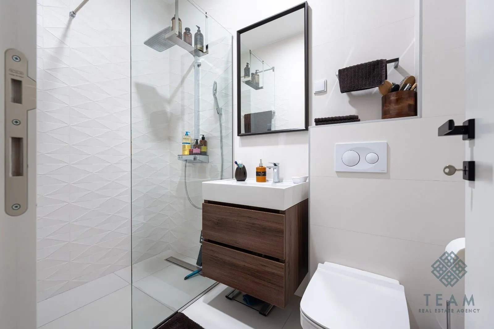 Prodaja, dvosoban stan, 80m², Gornja Gorica, Podgorica