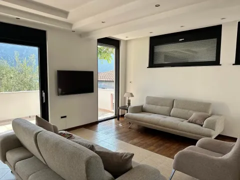 Rent, apartment, 120m², Kotor, Crna Gora - image 1