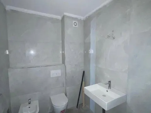 Prodaja, dvosoban stan, 80m², Pobrežje, Podgorica - image 13