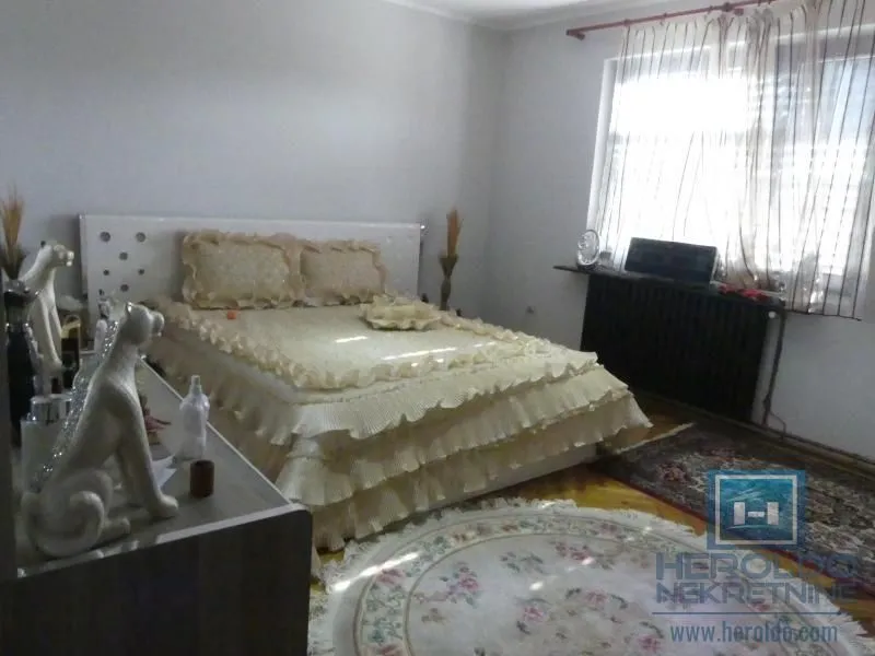 Prodaja, kuća, 380m², Pivara, Jagodina