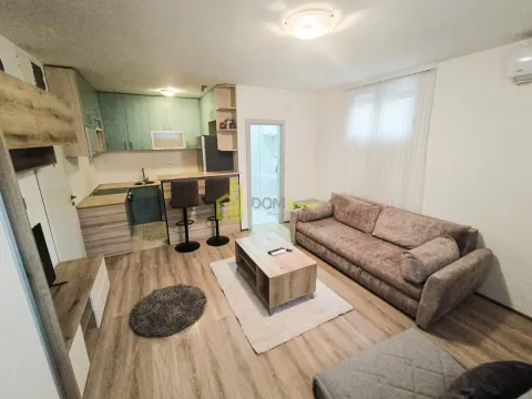 Izdavanje, garsonjera, 28m², Central Point, Podgorica - image 1