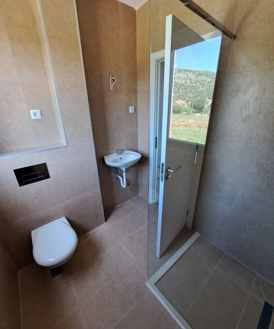 Prodaja, dvosoban stan, 64m², Tološi, Podgorica