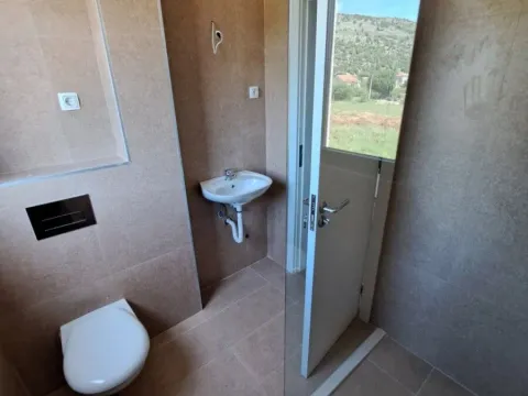 Prodaja, dvosoban stan, 64m², Tološi, Podgorica - image 7