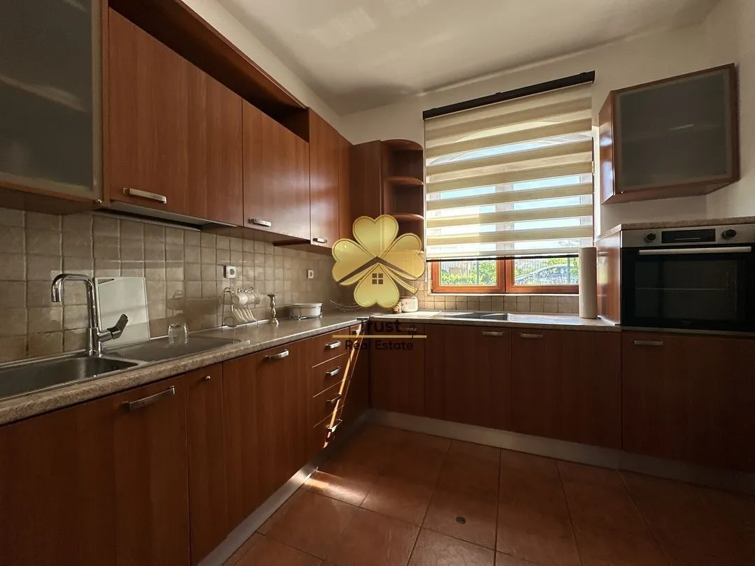 Rent, house, 280m², Zabjelo, Podgorica