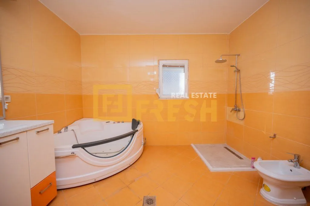Rent, house, 250m², Ostalo, Podgorica
