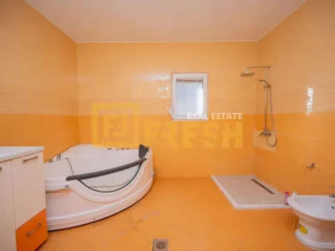 Izdavanje, kuća, 250m², Ostalo, Podgorica - image 26