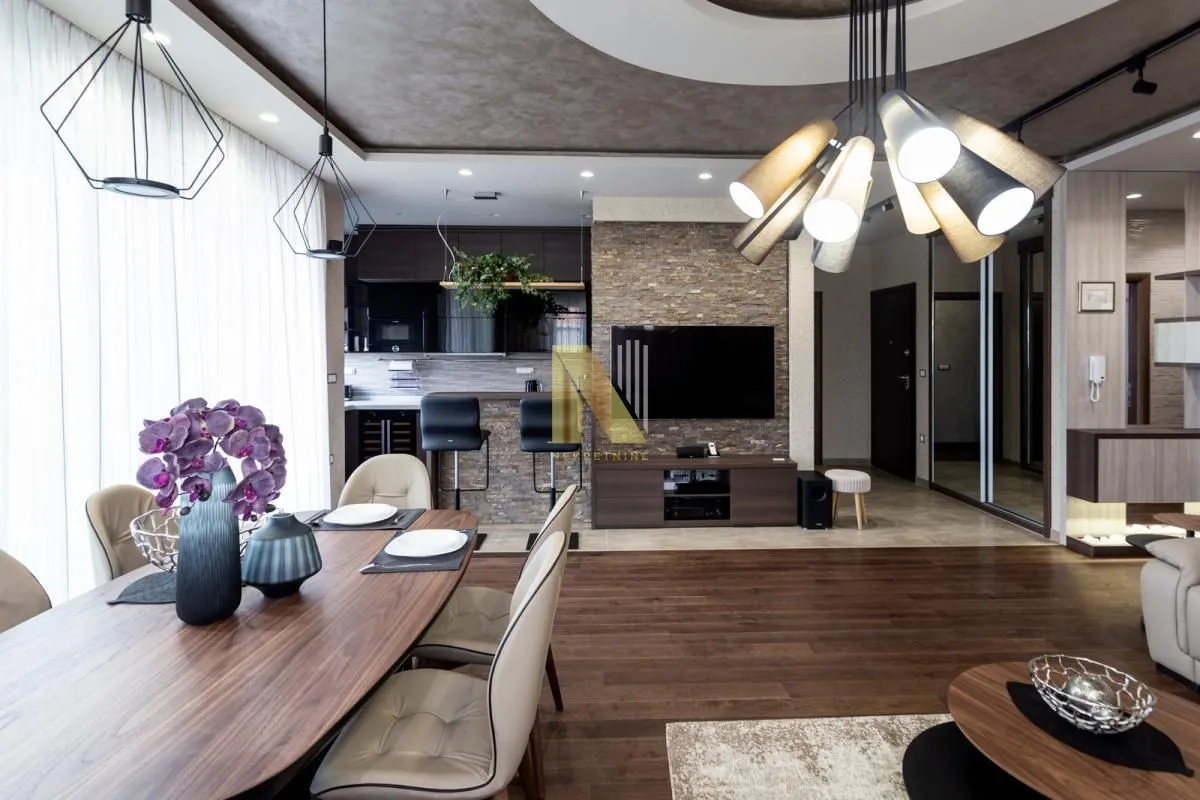 Izdavanje, četvorosoban stan, 125m², Sajmište, Novi Sad