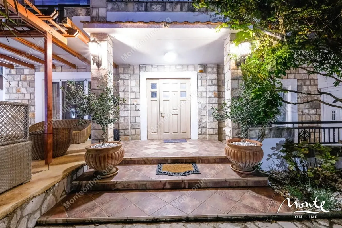Prodaja, kuća, 198m², Tivat, Crna Gora