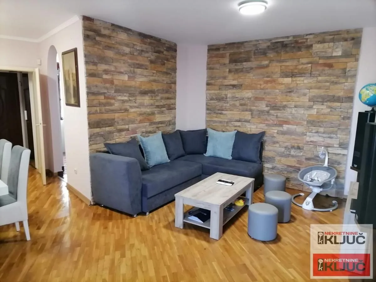 Prodaja, trosoban stan, 71m², Salajka, Novi Sad Sve Podlokacije