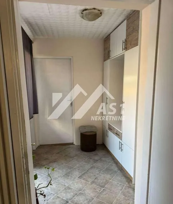Izdavanje, dvosoban stan, 48m², Socijalno, Novi Sad Sve Podlokacije